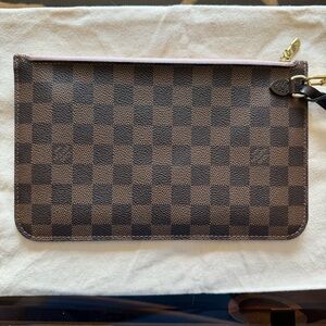 Louis Vuitton neverfull mm pouch